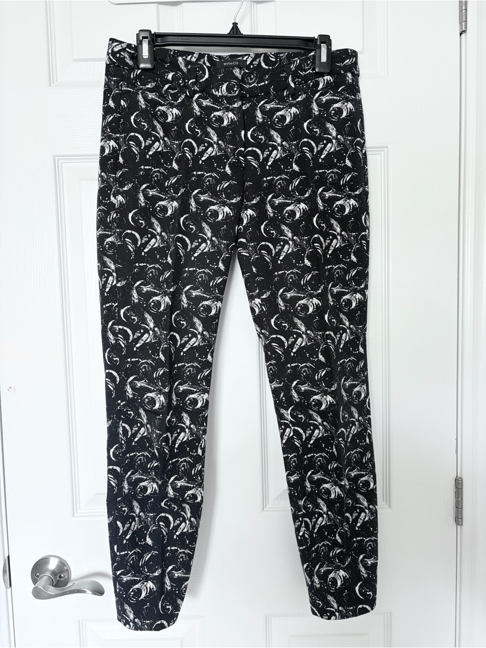 RW&CO. Black and White Patterned Cropped Pants